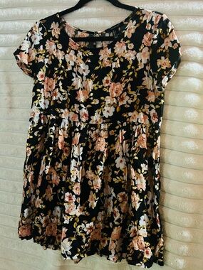 Forever 21 juniors Black Floral Short Sleeve Babydoll Dress